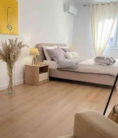 Center Thebeeapartment, Myslym Shyri Appartement *
